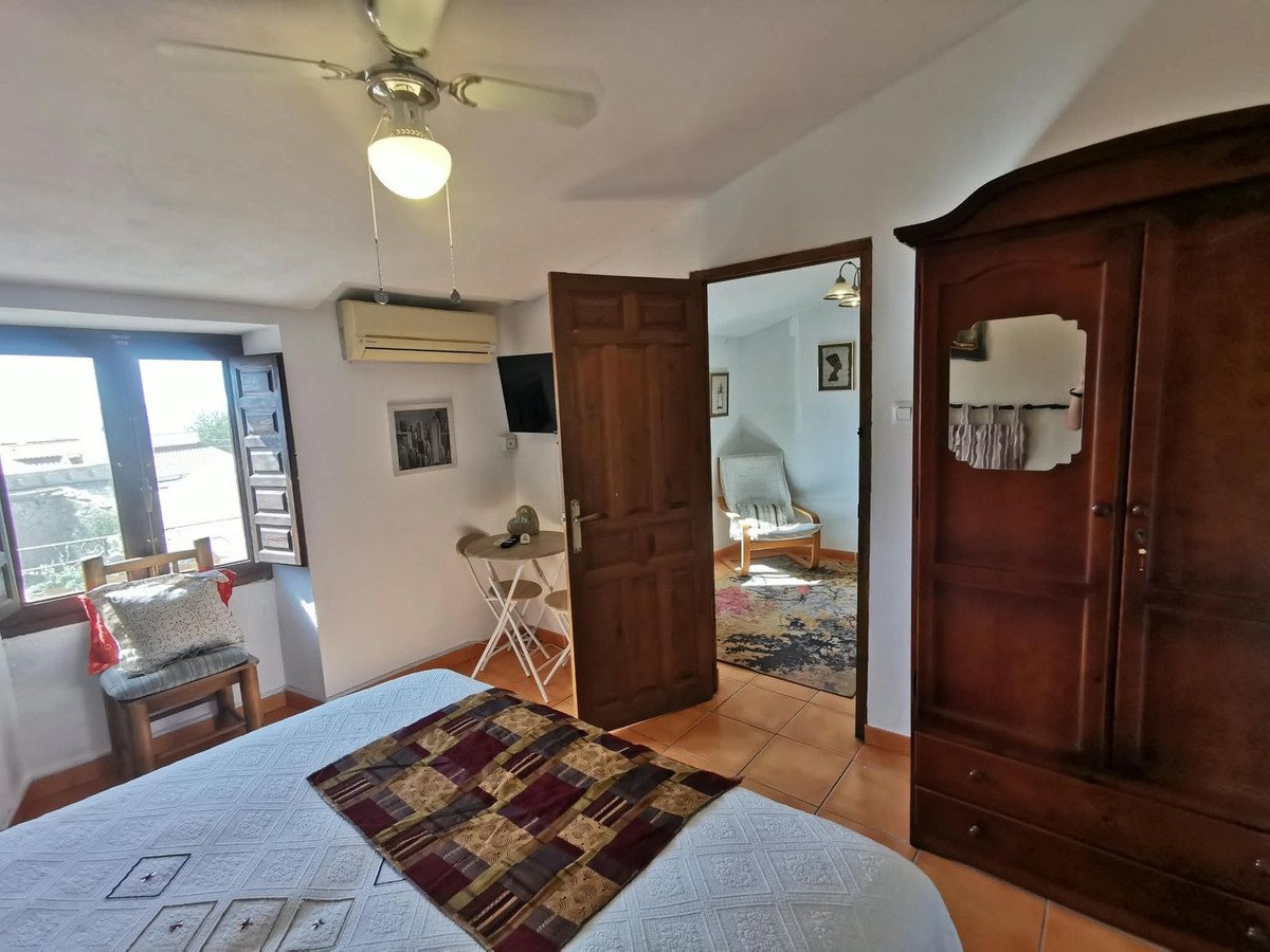 5 Bed Townhouse in Huércal-Overa