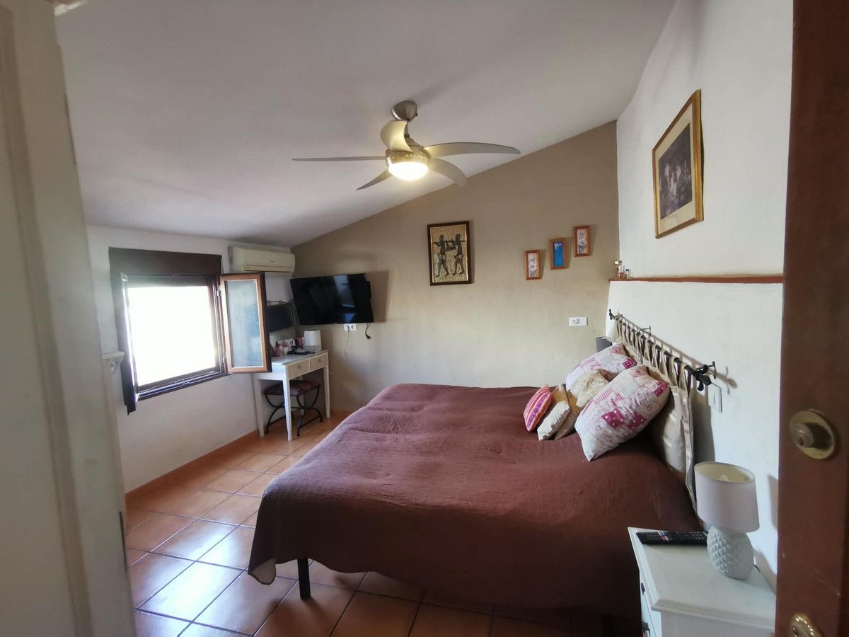 5 Bed Townhouse in Huércal-Overa