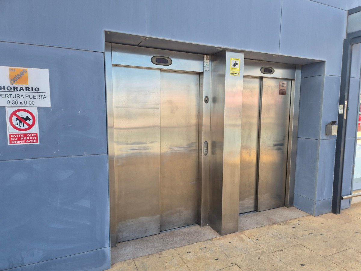 Commercial in La Zenia