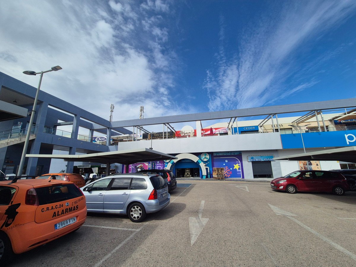 Commercial in La Zenia