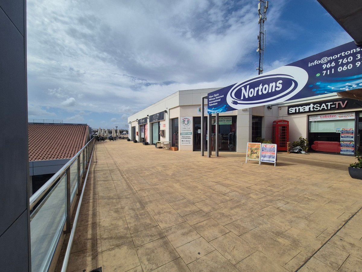 Commercial in La Zenia