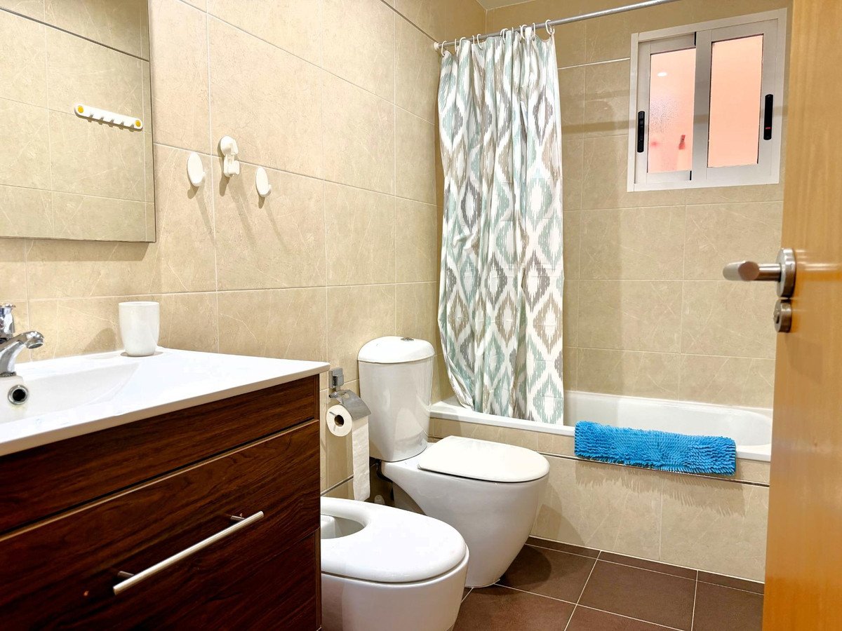 2 Bed Middle Floor Apartment in Torrevieja