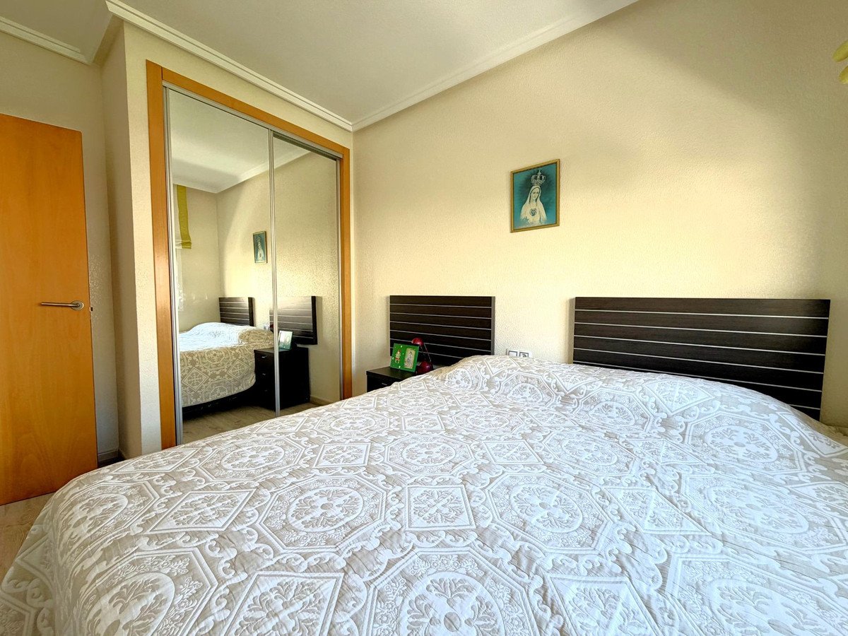 2 Bed Middle Floor Apartment in Torrevieja