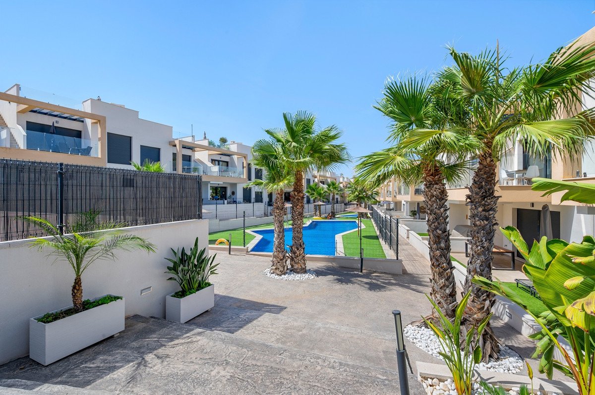 2 Bed Ground Floor Apartment in Villamartin