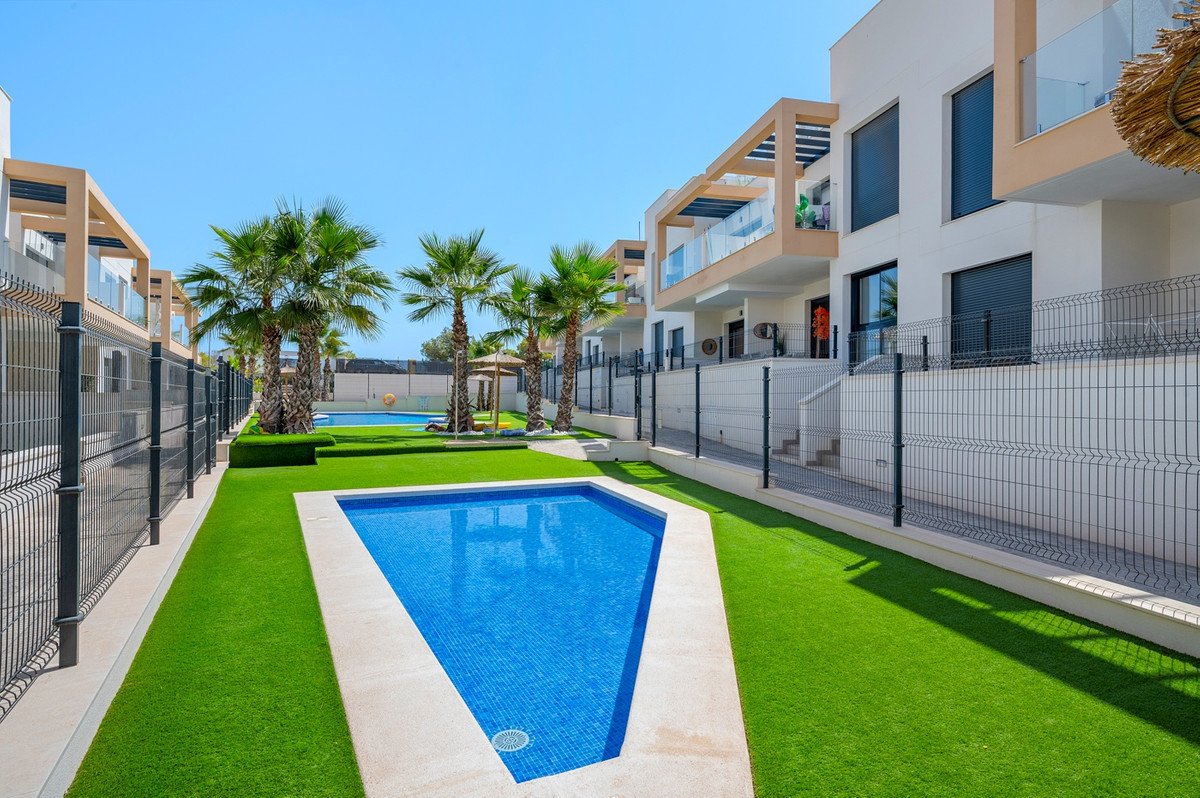 2 Bed Ground Floor Apartment in Villamartin