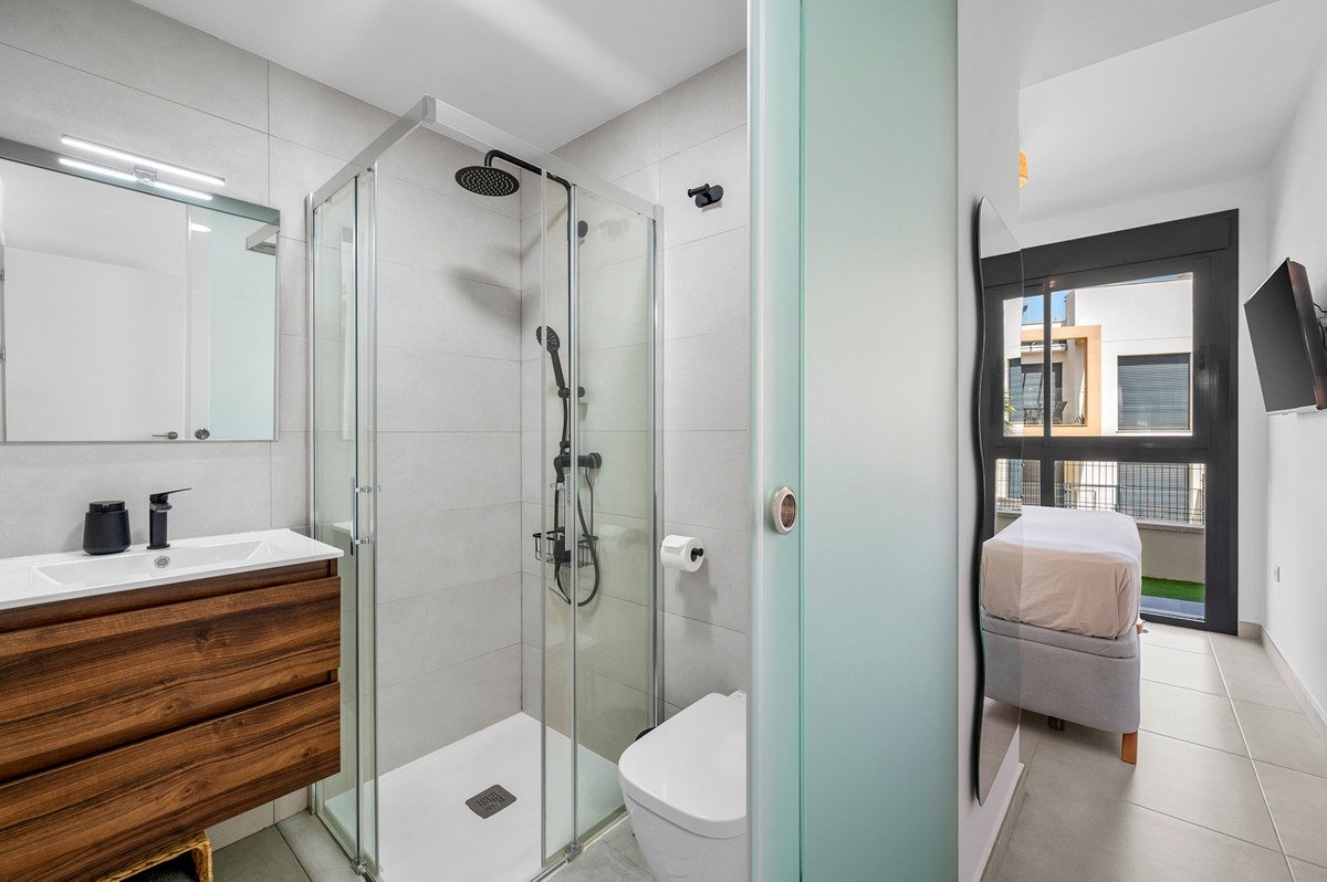 2 Bed Ground Floor Apartment in Villamartin