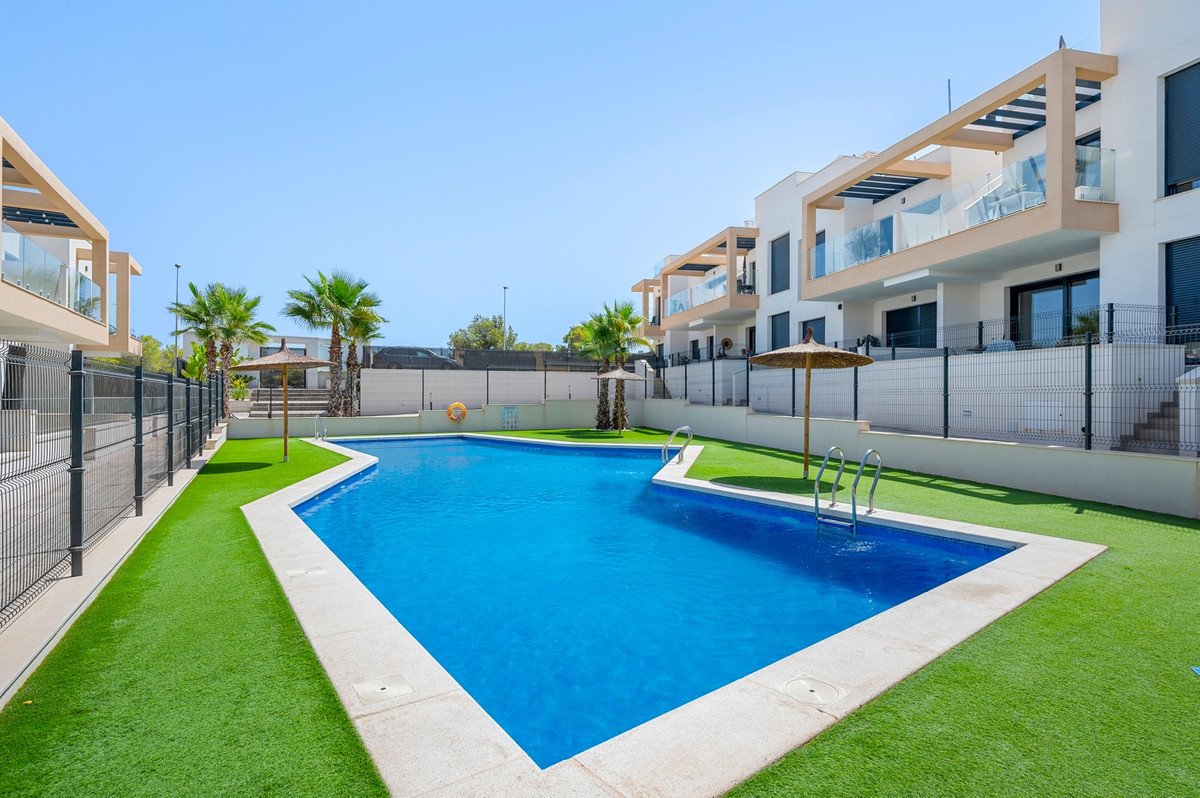 2 Bed Ground Floor Apartment in Villamartin