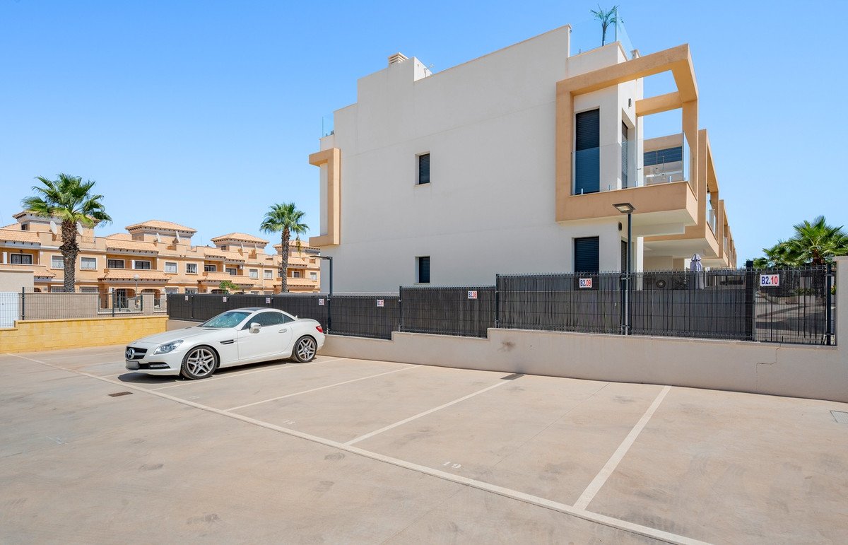 2 Bed Ground Floor Apartment in Villamartin