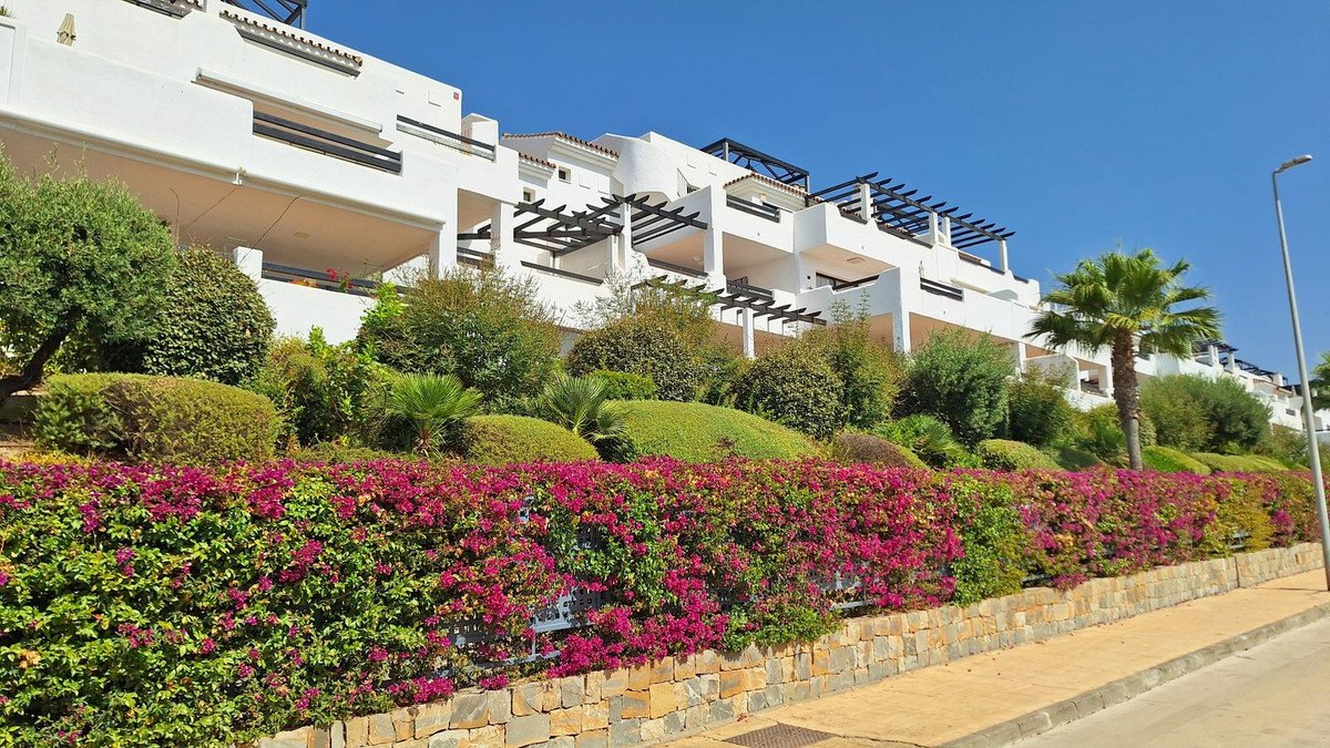 2 Bed Middle Floor Apartment in Casares Playa