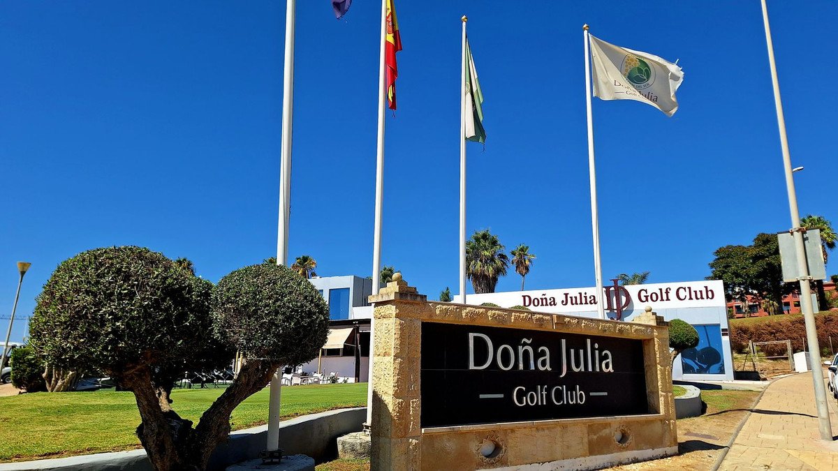 2 Bed Middle Floor Apartment in Casares Playa