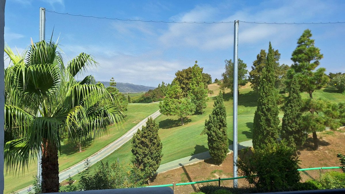 2 Bed Middle Floor Apartment in Casares Playa