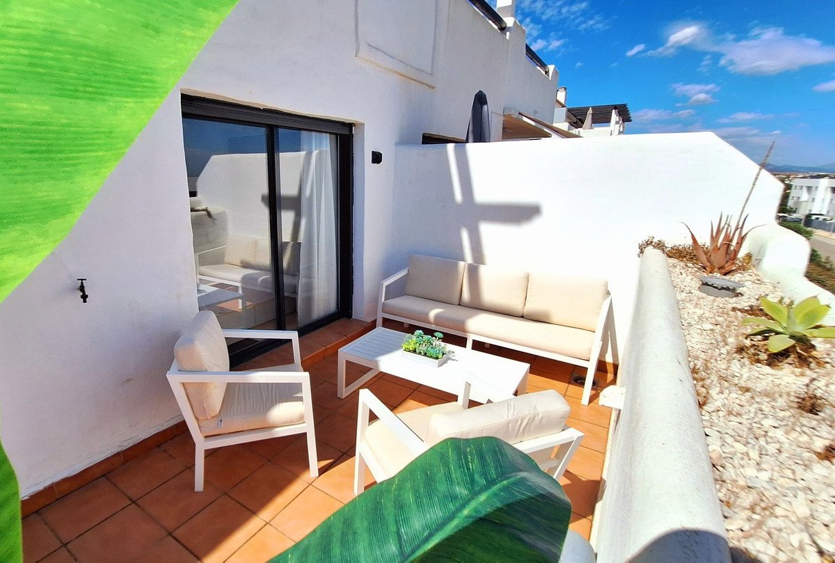 2 Bed Middle Floor Apartment in Casares Playa