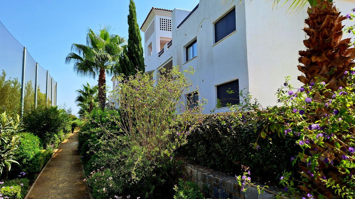 2 Bed Middle Floor Apartment in Casares Playa