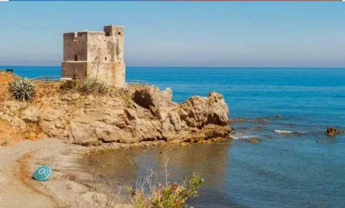 2 Bed Middle Floor Apartment in Casares Playa