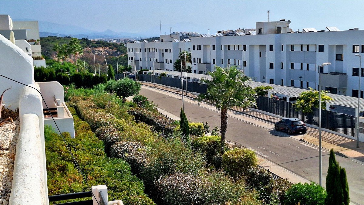 2 Bed Middle Floor Apartment in Casares Playa