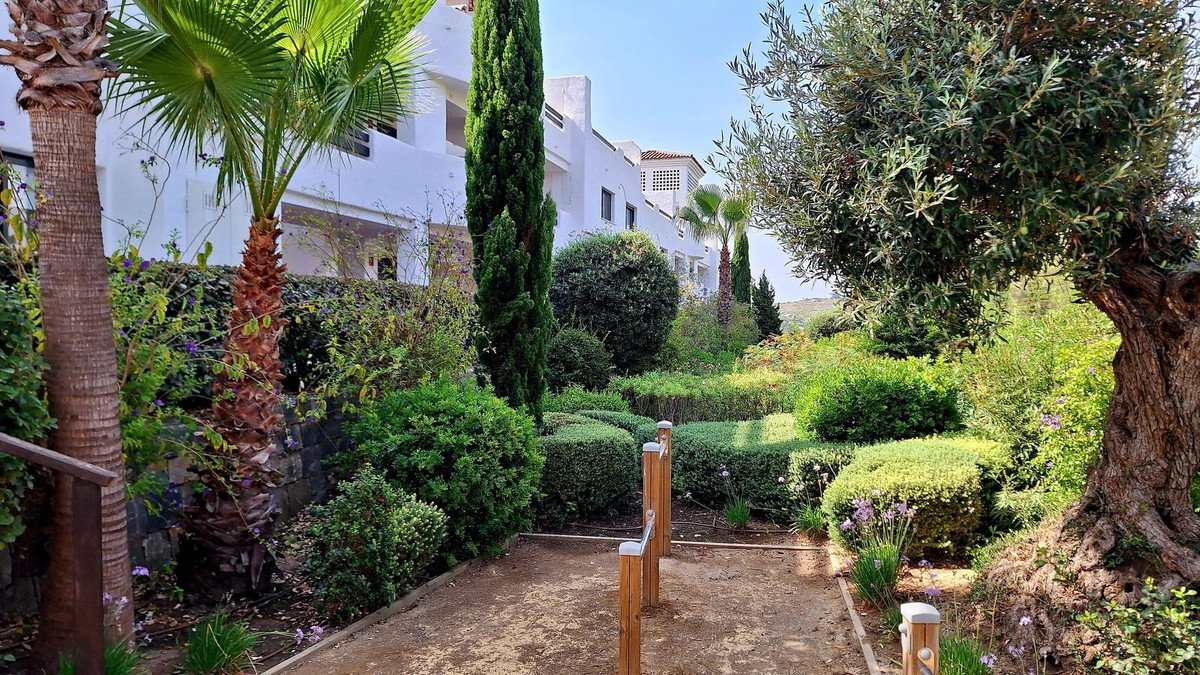 2 Bed Middle Floor Apartment in Casares Playa