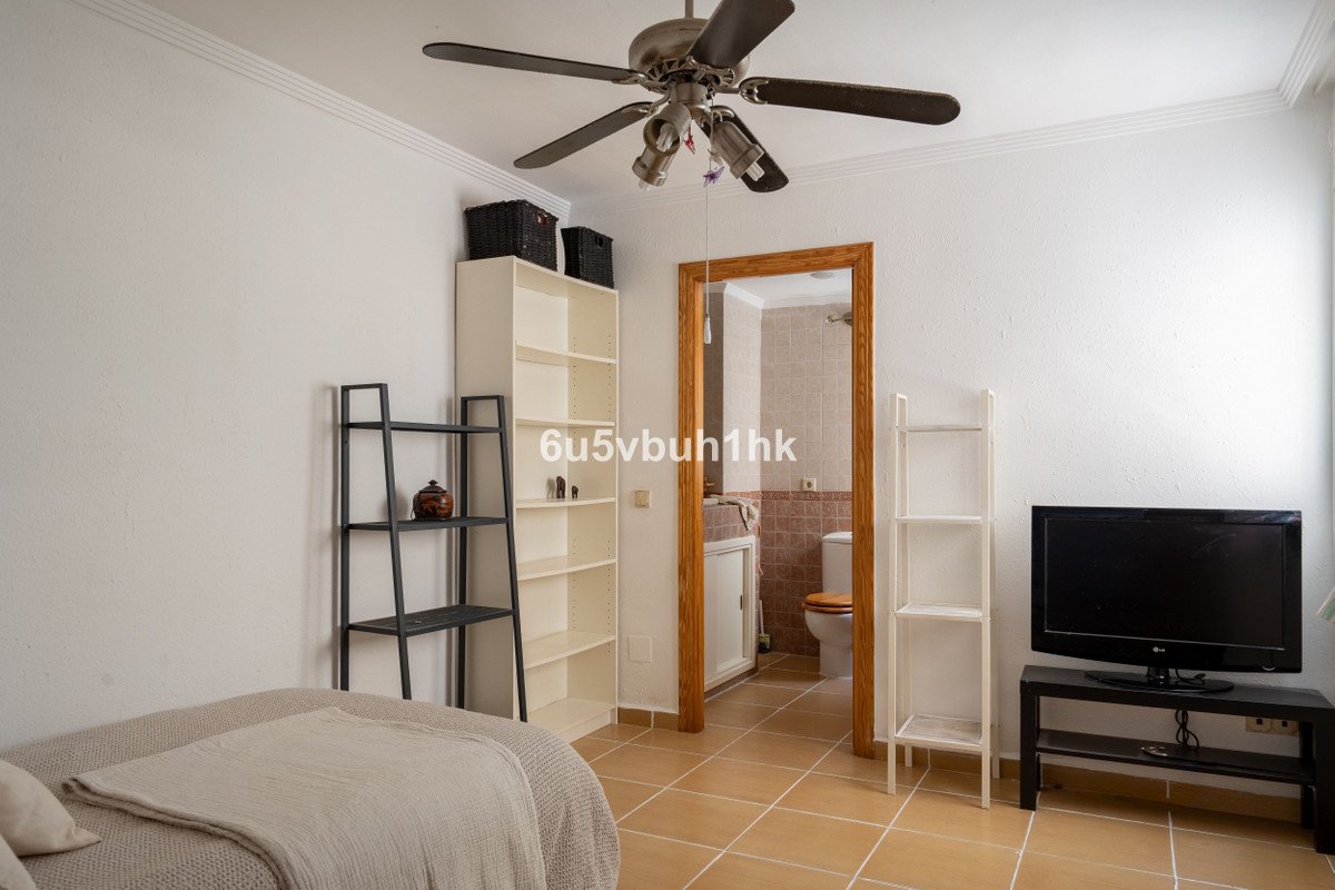 2 Bed Middle Floor Apartment in Fuengirola