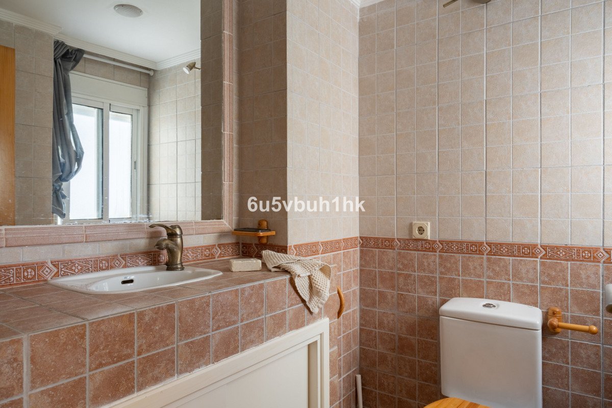 2 Bed Middle Floor Apartment in Fuengirola