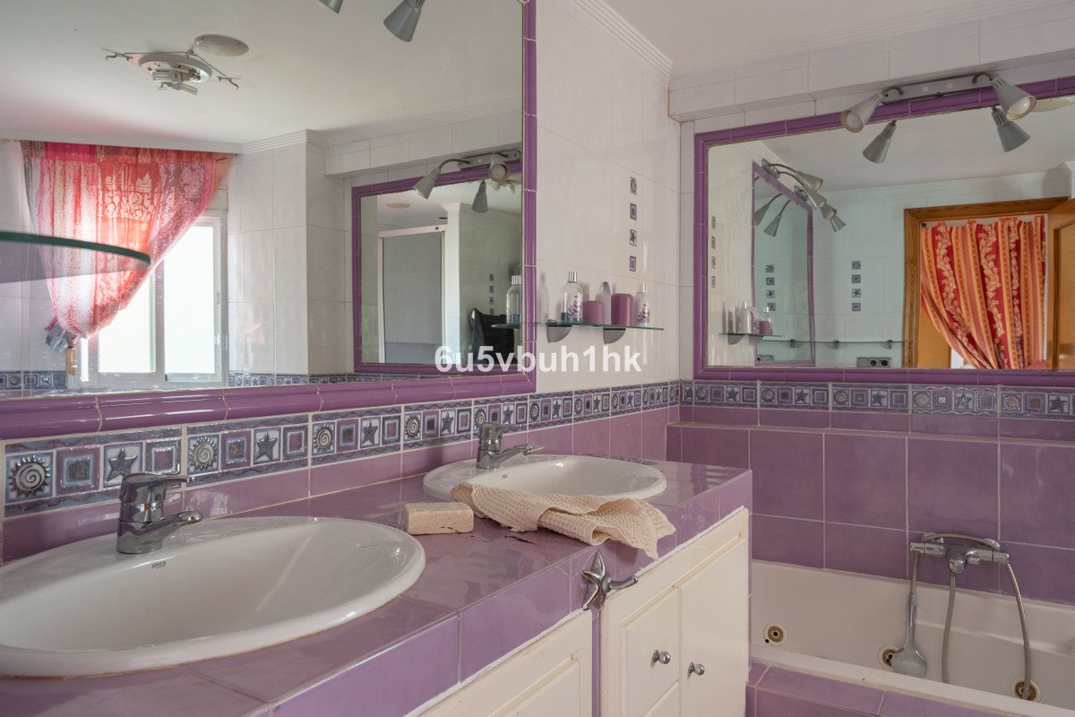 2 Bed Middle Floor Apartment in Fuengirola
