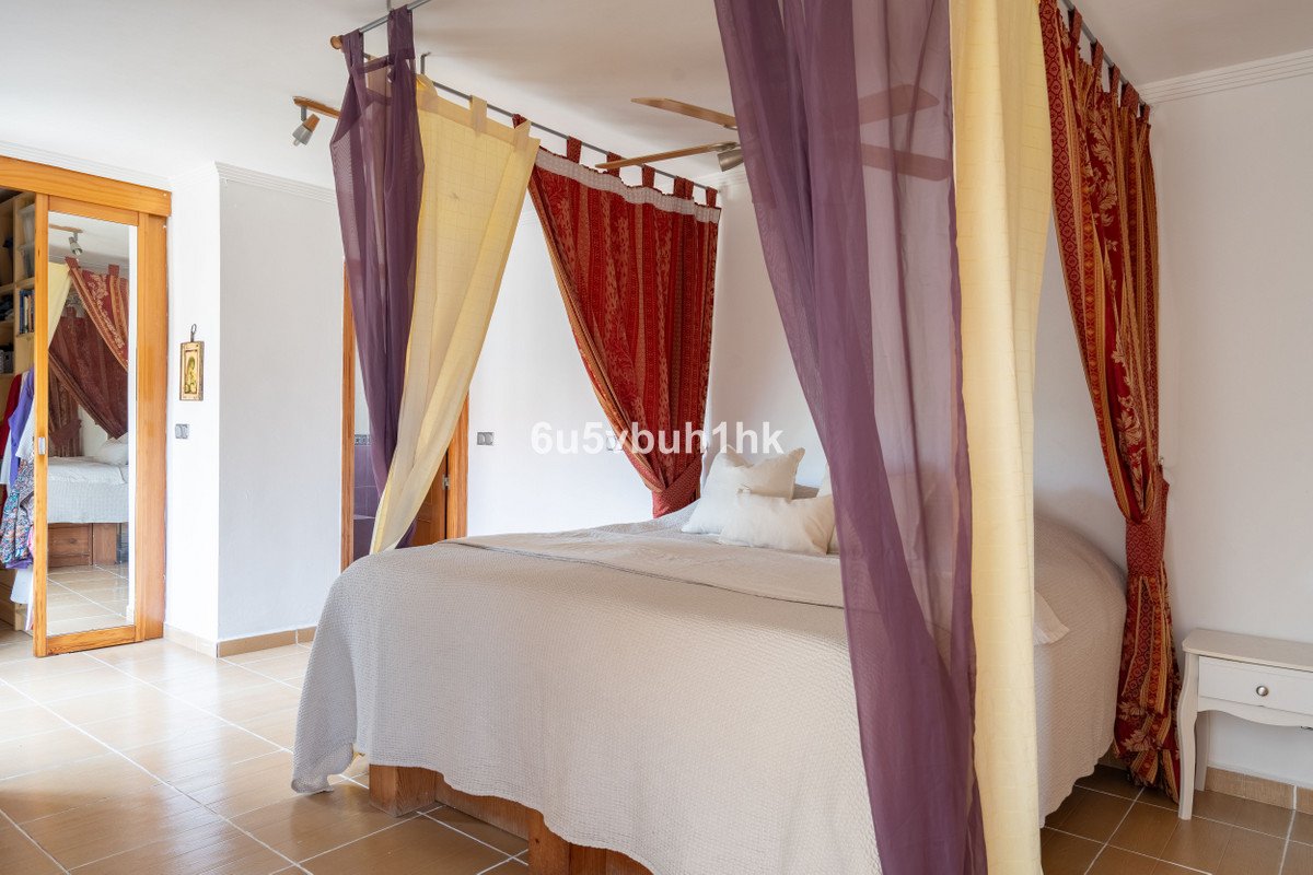 2 Bed Middle Floor Apartment in Fuengirola