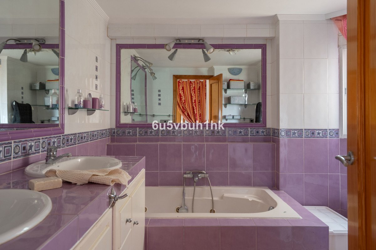 2 Bed Middle Floor Apartment in Fuengirola