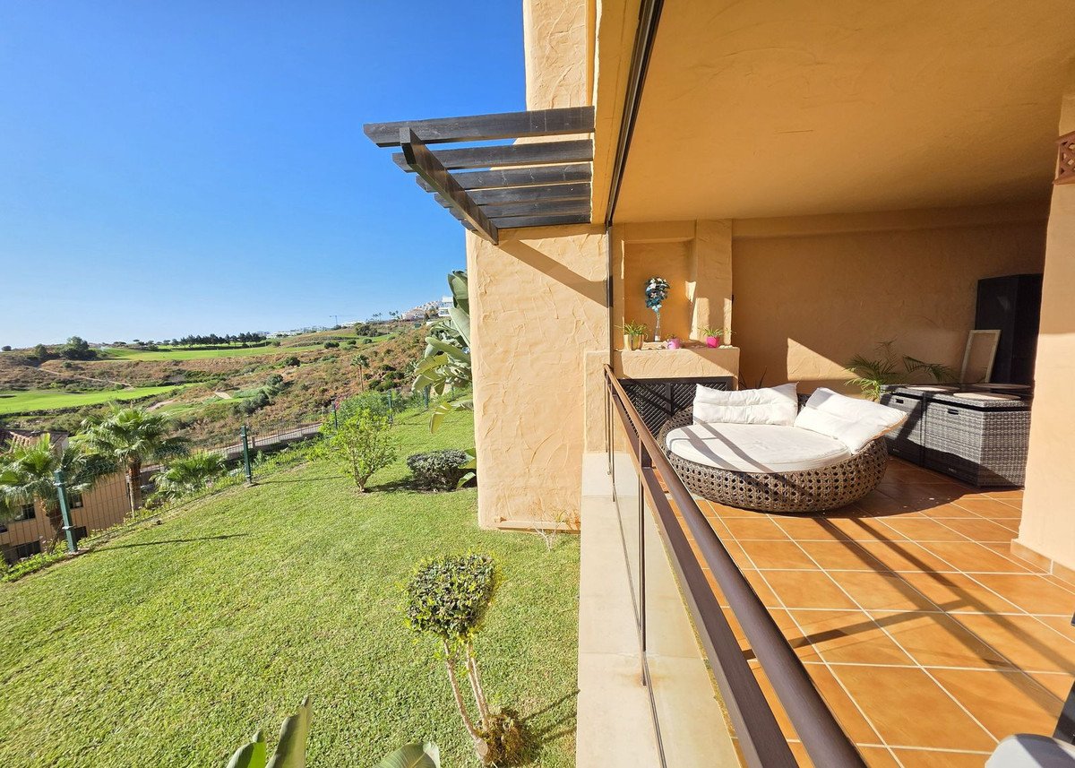 2 Bed Ground Floor Apartment in Calanova Golf