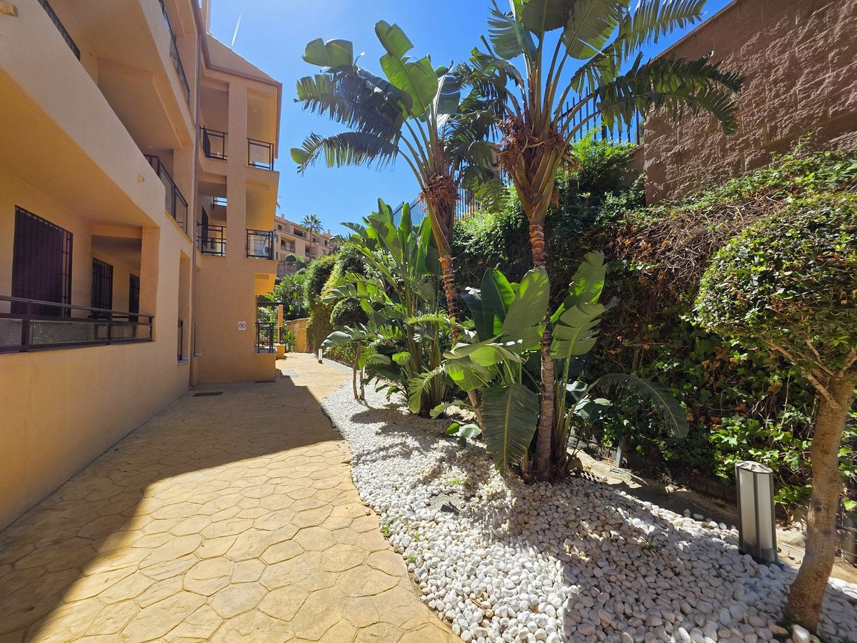 2 Bed Ground Floor Apartment in Calanova Golf