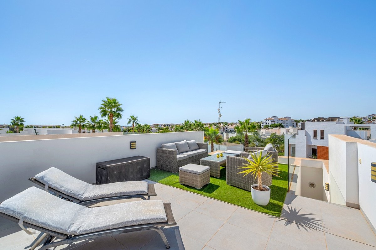 3 Bed Detached Villa in Villamartin