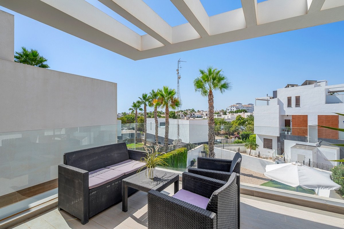 3 Bed Detached Villa in Villamartin