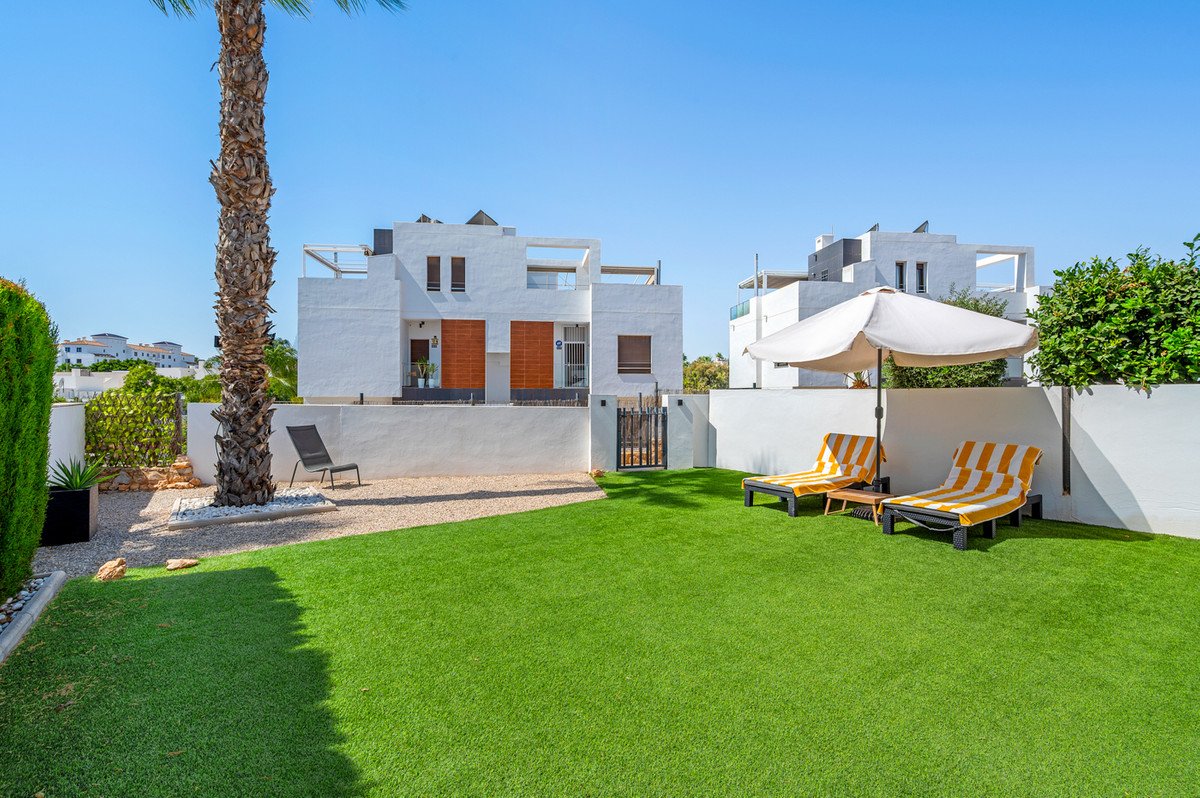 3 Bed Detached Villa in Villamartin