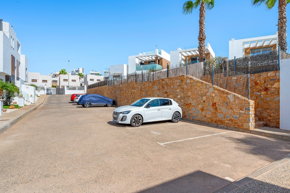3 Bed Detached Villa in Villamartin