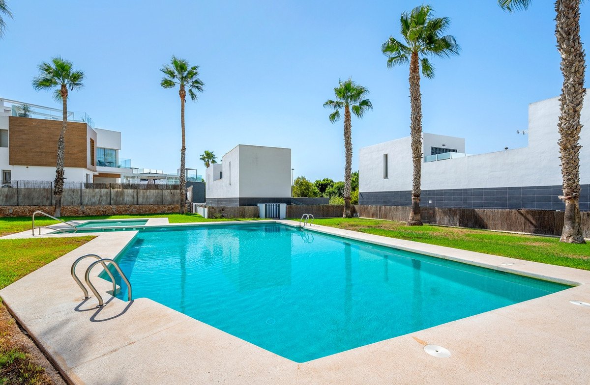 3 Bed Detached Villa in Villamartin