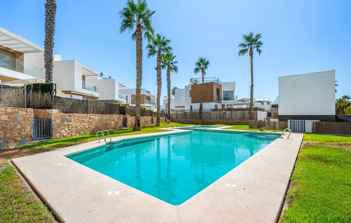 3 Bed Detached Villa in Villamartin