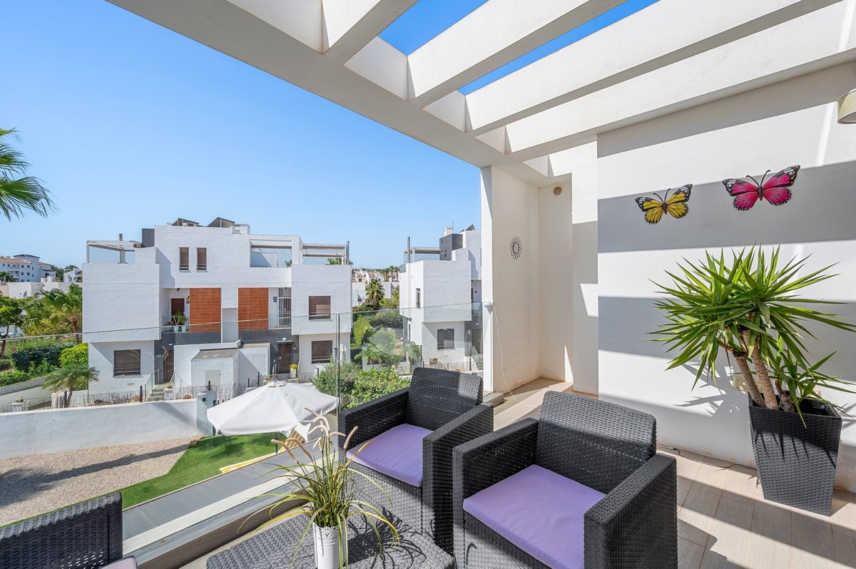 3 Bed Detached Villa in Villamartin