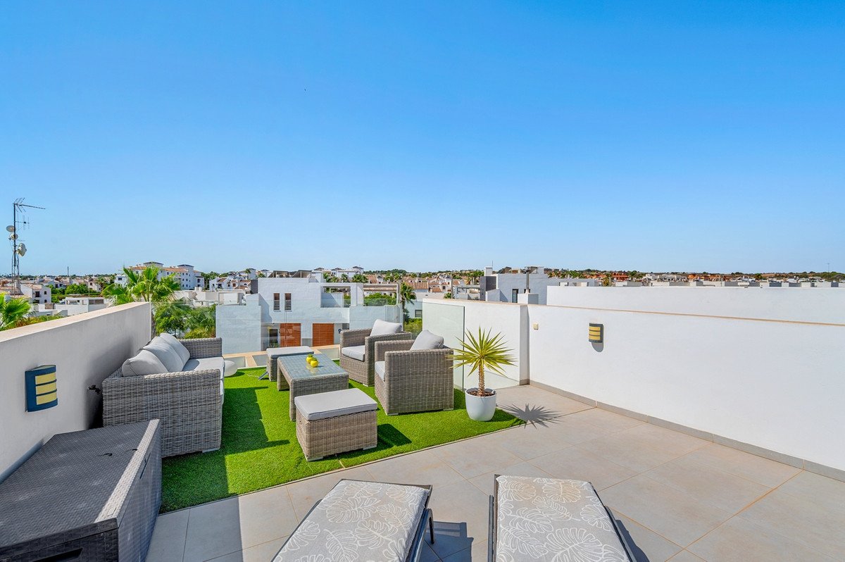 3 Bed Detached Villa in Villamartin