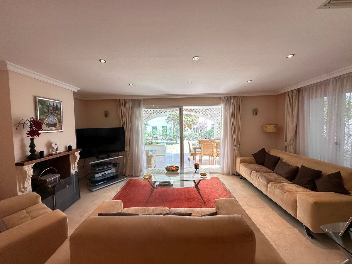 2 Bed Ground Floor Apartment in Estepona