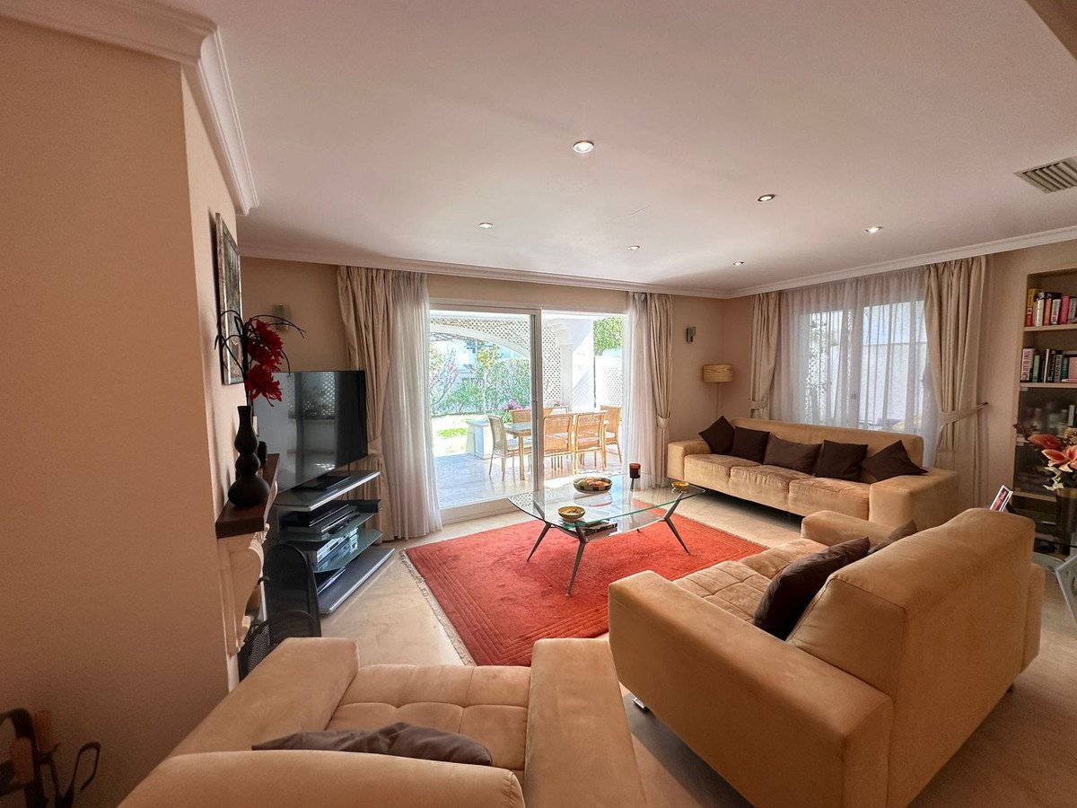 2 Bed Ground Floor Apartment in Estepona