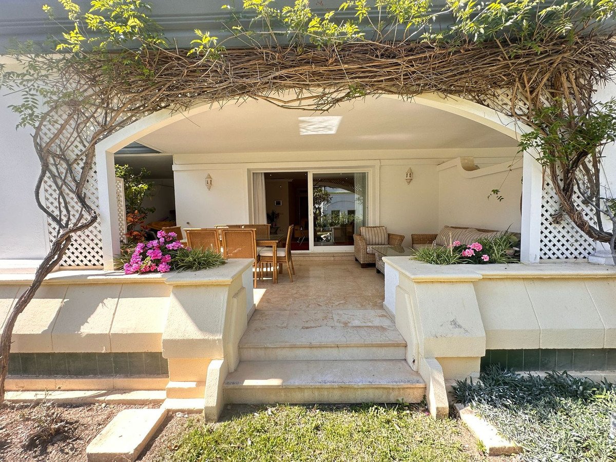 2 Bed Ground Floor Apartment in Estepona