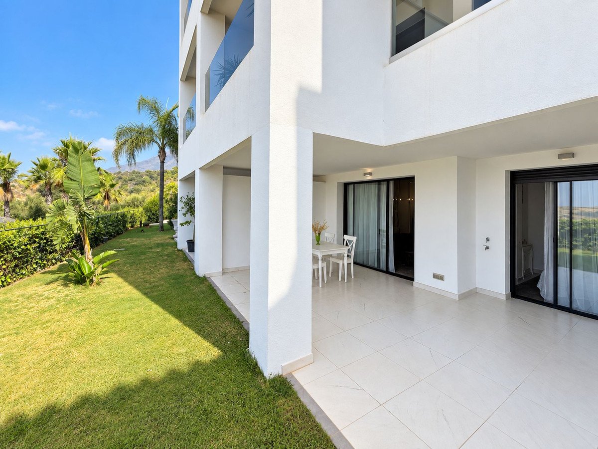 2 Bed Ground Floor Apartment in Estepona