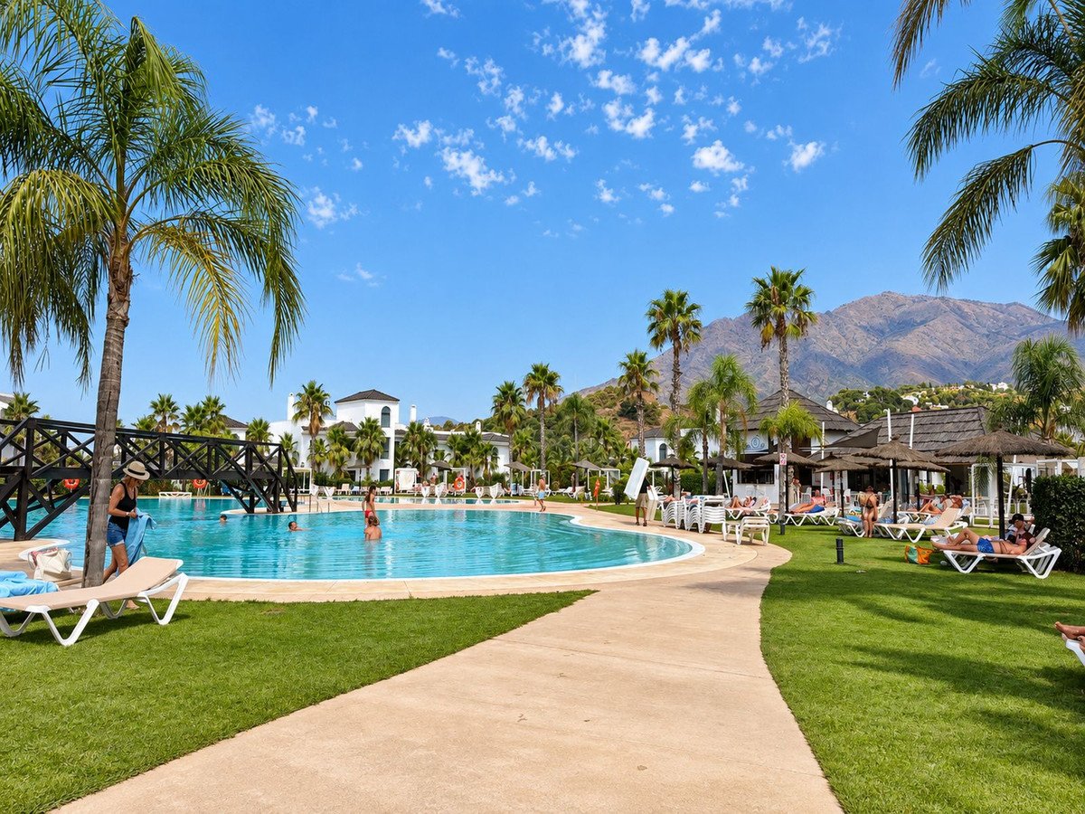 2 Bed Ground Floor Apartment in Estepona