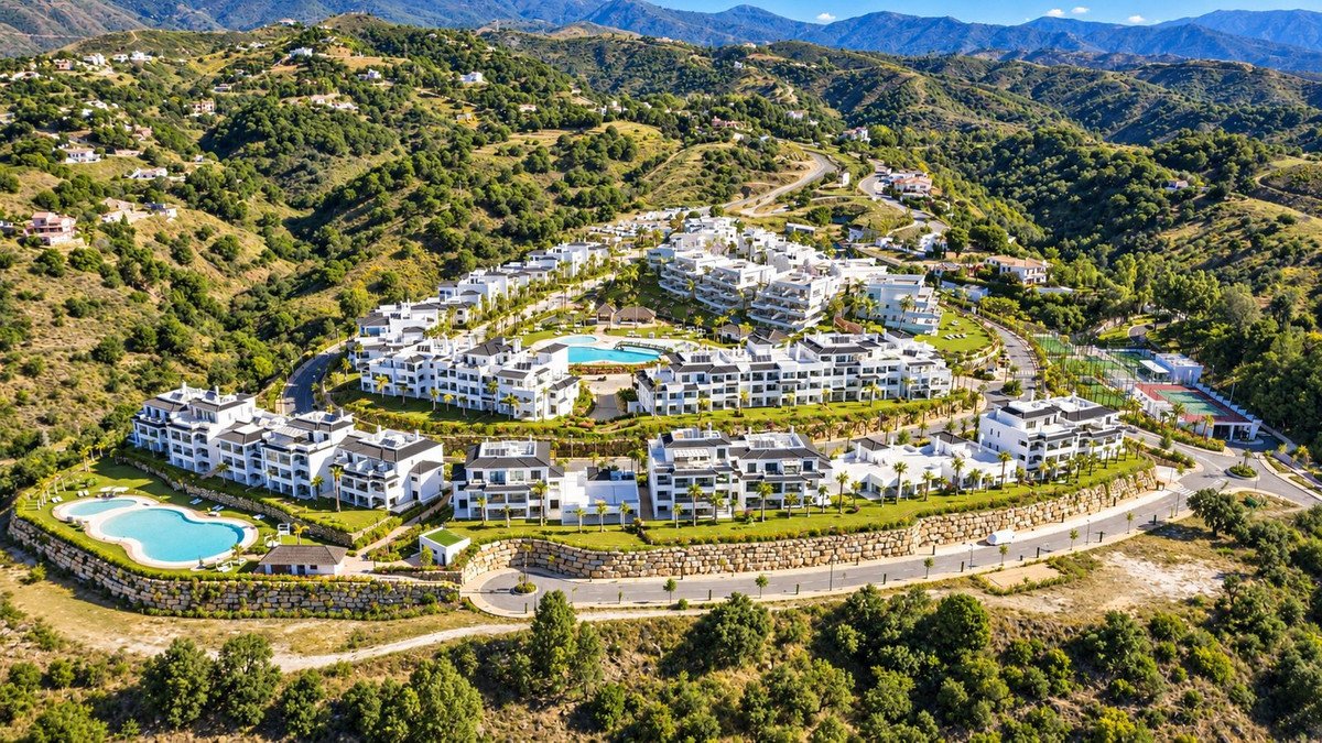 2 Bed Ground Floor Apartment in Estepona
