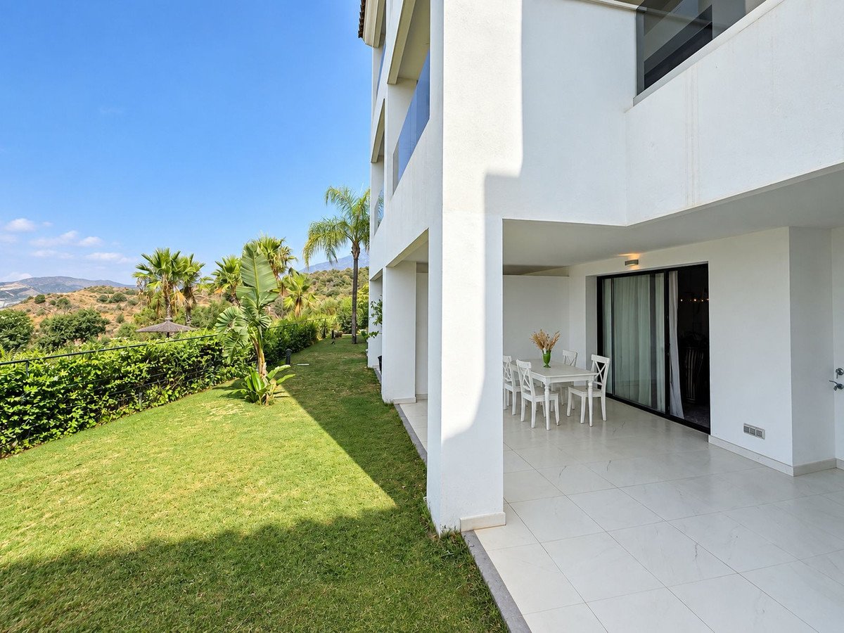 2 Bed Ground Floor Apartment in Estepona