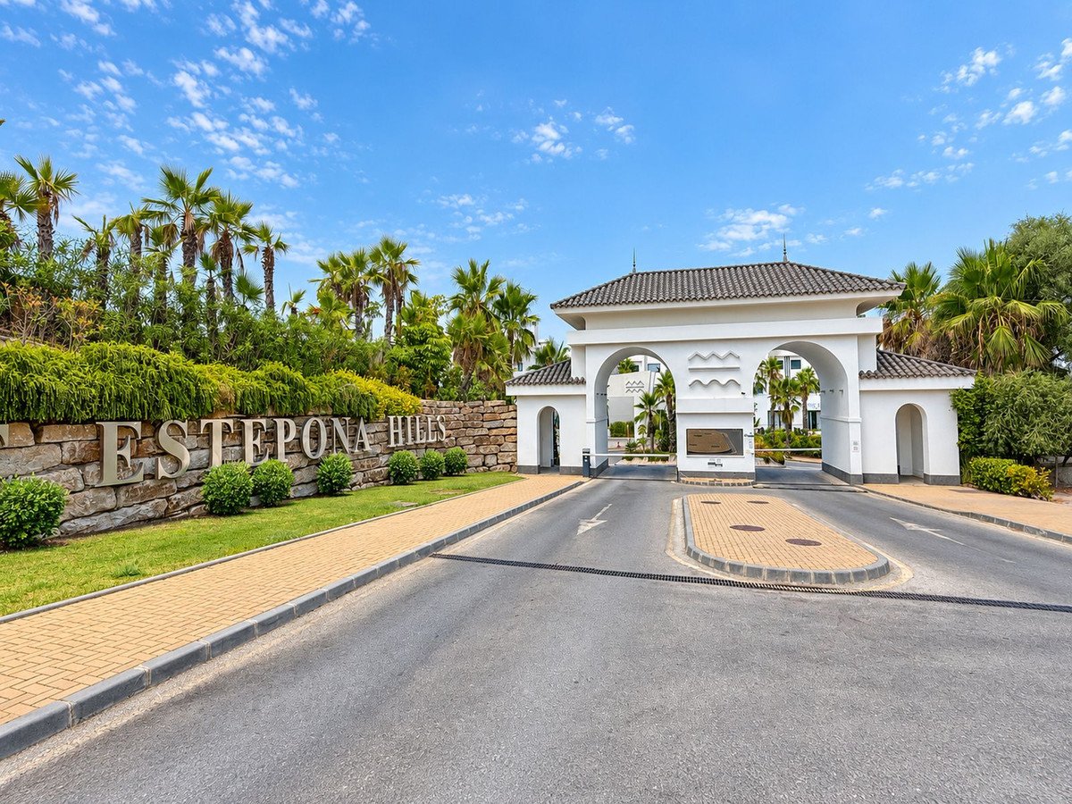 2 Bed Ground Floor Apartment in Estepona