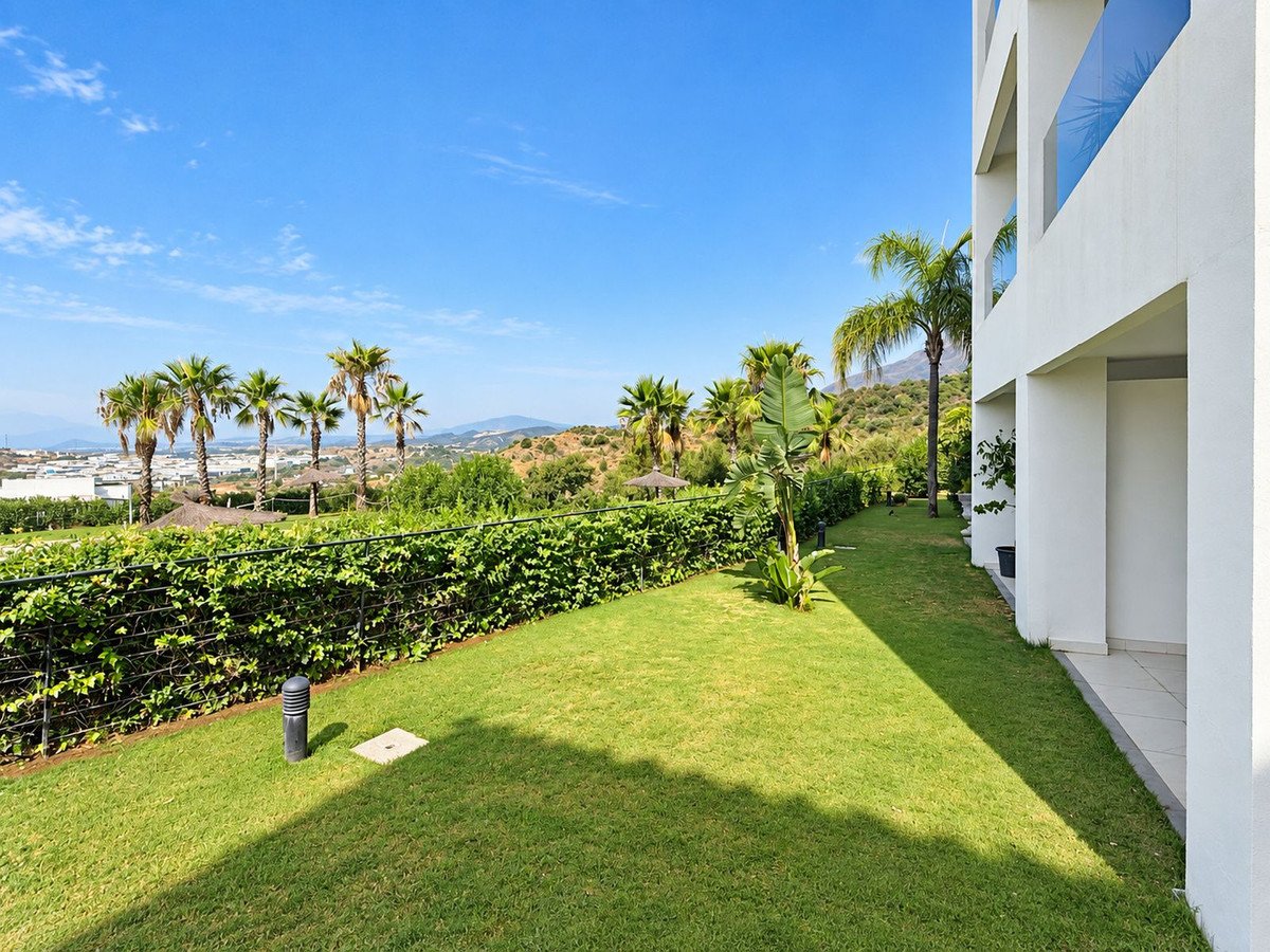 2 Bed Ground Floor Apartment in Estepona