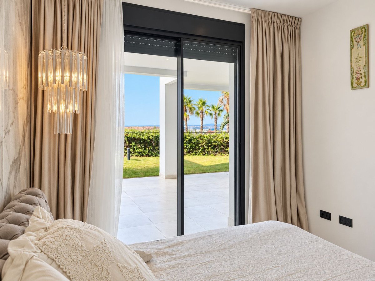 2 Bed Ground Floor Apartment in Estepona