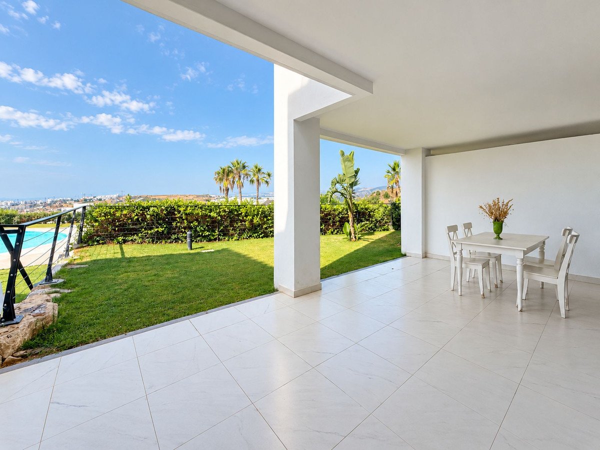 2 Bed Ground Floor Apartment in Estepona