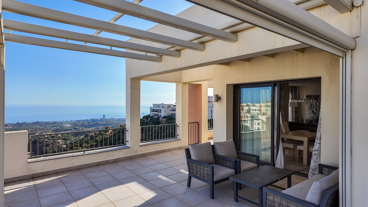 3 Bed Middle Floor Apartment in Altos de los Monteros