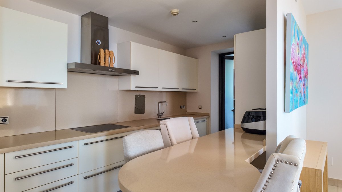 3 Bed Middle Floor Apartment in Altos de los Monteros