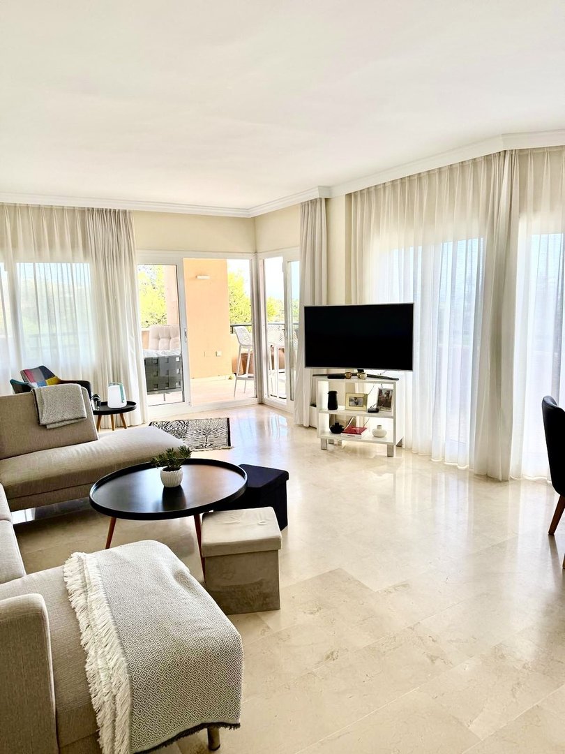 3 Bed Middle Floor Apartment in Elviria
