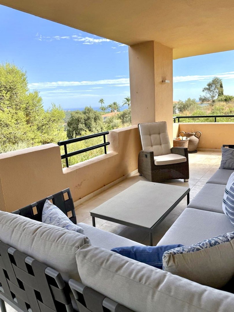 3 Bed Middle Floor Apartment in Elviria
